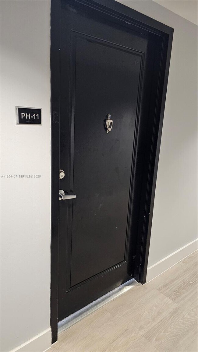 Building Photo - 1861 NW N River Dr