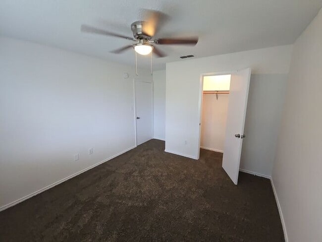 Building Photo - 9561 Lonesome Dove Dr