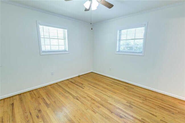 Building Photo - 406 S Ingleside St