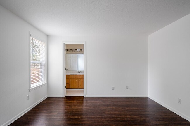 Building Photo - 14046 SE Summerfield Loop