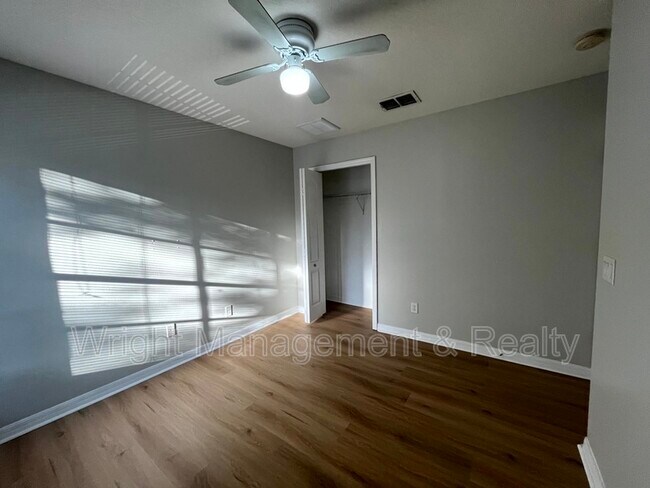 Building Photo - 7843 Foxgrove Dr