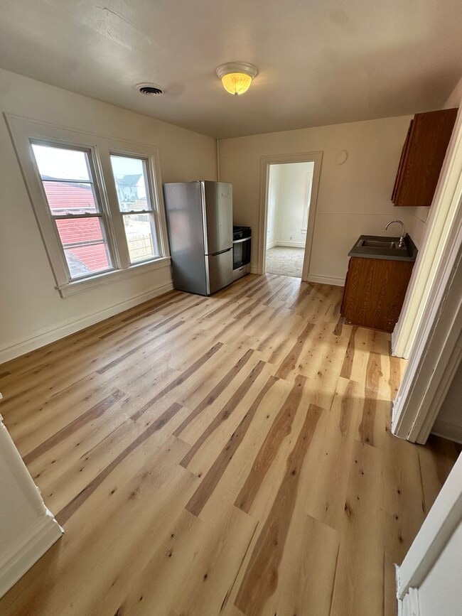 Building Photo - 1403 Rawson Ave