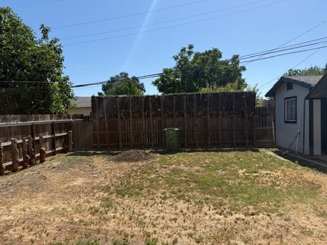 Building Photo - 1320 Wilson Ave