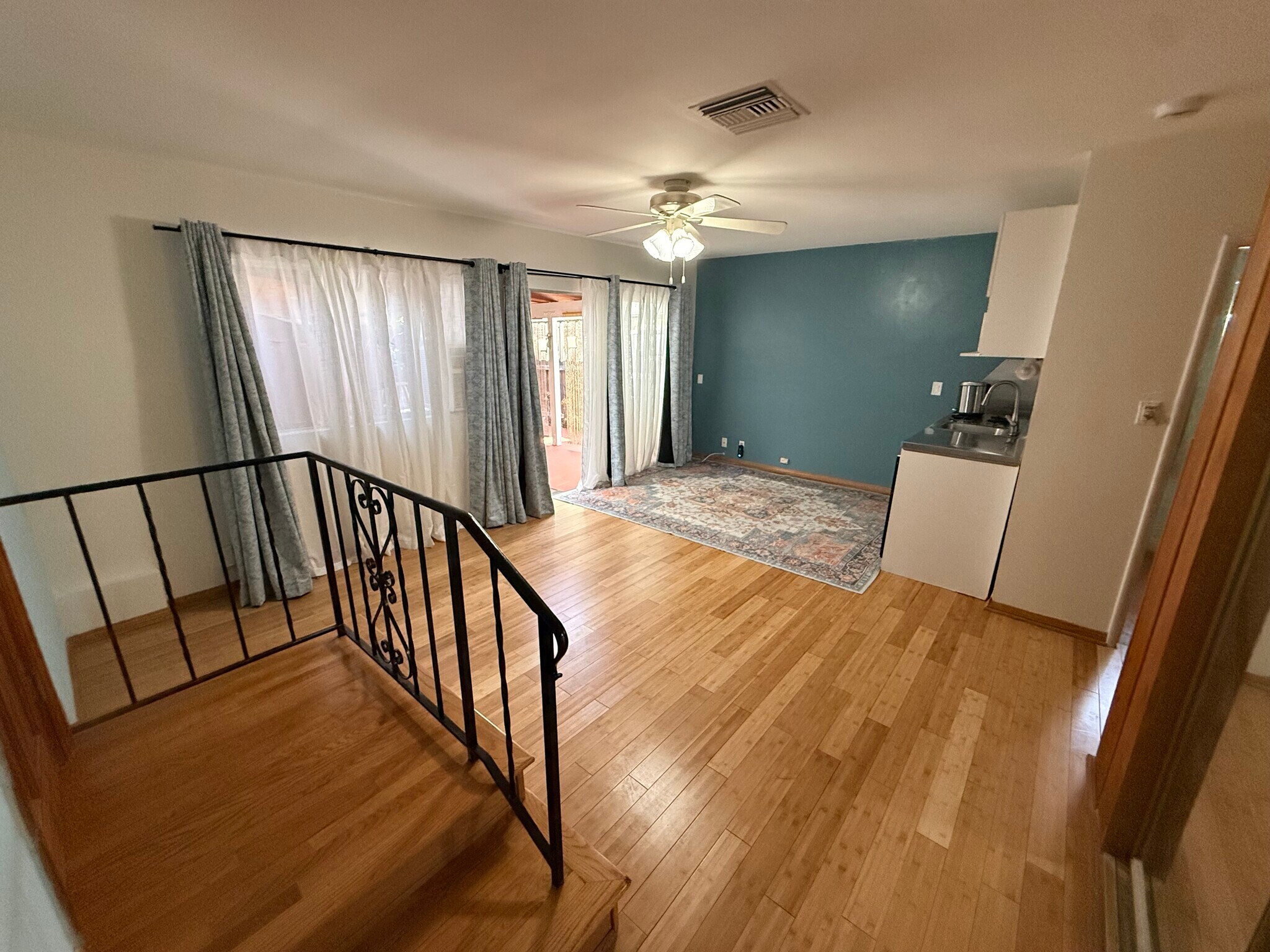 Interior - 21313 San Miguel St