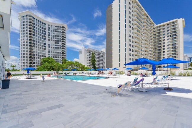 Building Photo - 5601 Collins Ave