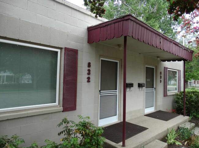 Building Photo - 632 N 5th E St