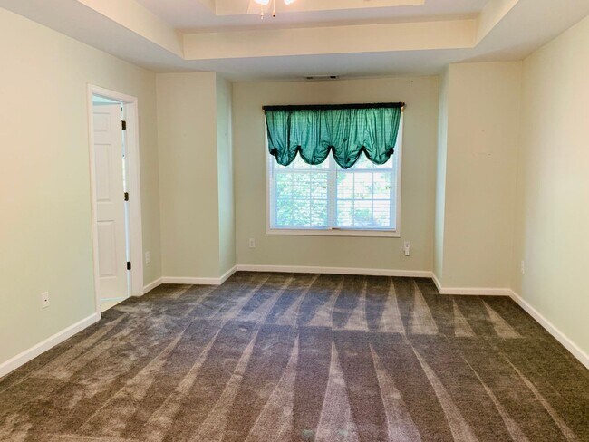 Building Photo - Great location! Lawncare/water is included...