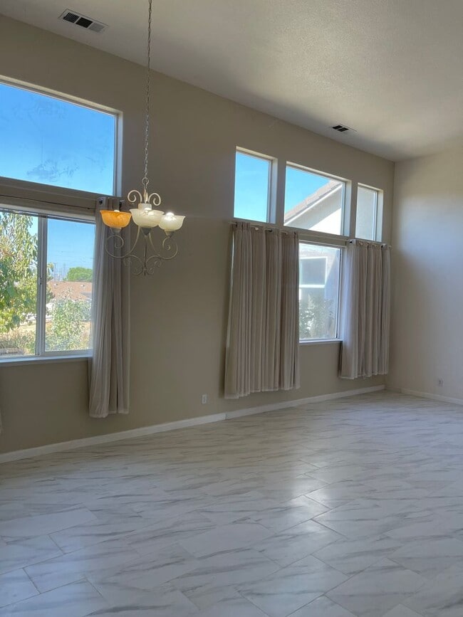 Building Photo - 5-Bedroom, 3-Bathroom Home for Rent on 1-A...