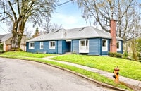 Building Photo - 605 SW Moss St