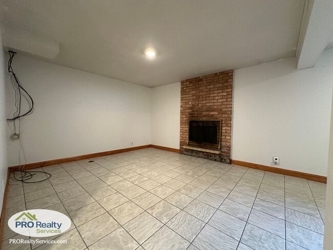 Building Photo - 3 Bedroom Home in Crystal