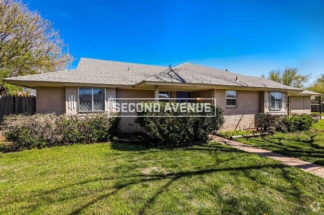 Building Photo - 2412 Crystal Dr