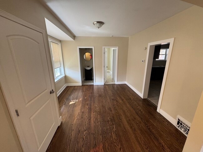 Building Photo - 3141 Clifton Ave