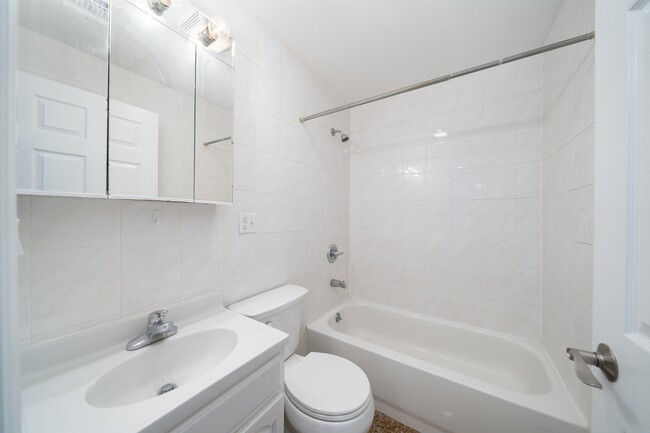 Building Photo - 413-415 9th St