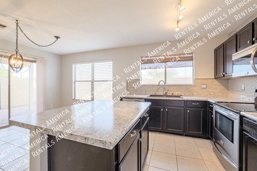 Building Photo - 1324 S Mosley Ct