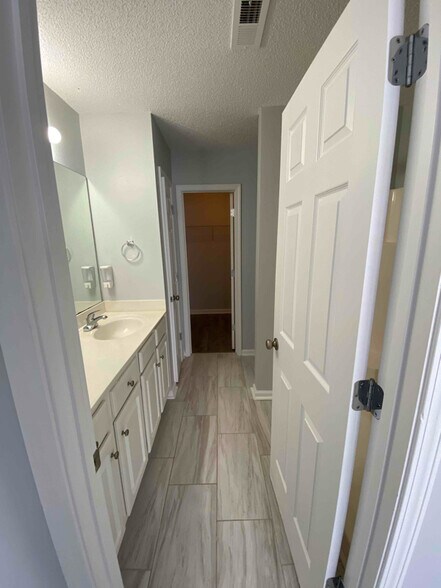 Building Photo - 247 Blue Savannah St