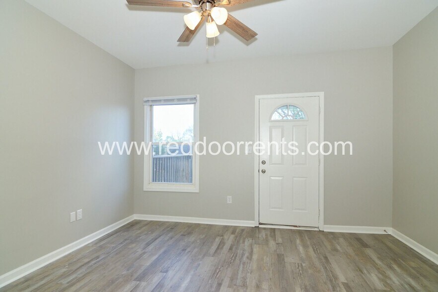 Building Photo - 1337 E Market St