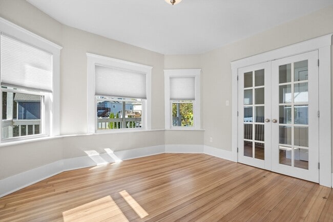 Building Photo - 144 Waverly Rd