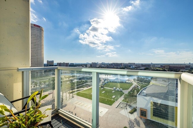 Building Photo - 777 N Ashley Dr