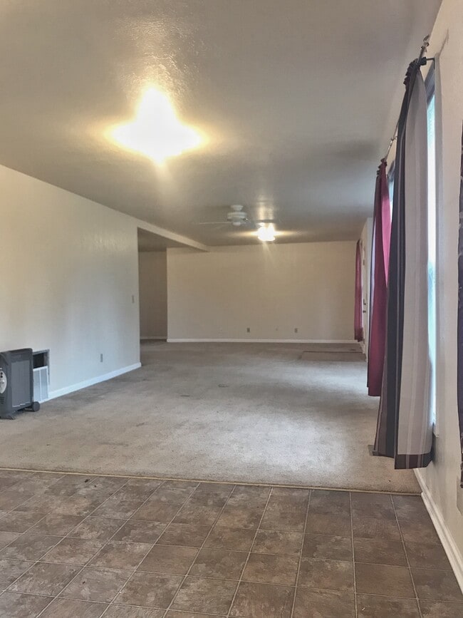 Building Photo - Updated country living