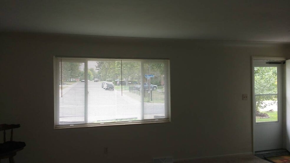 Building Photo - 5665 W Ellsworth Ave