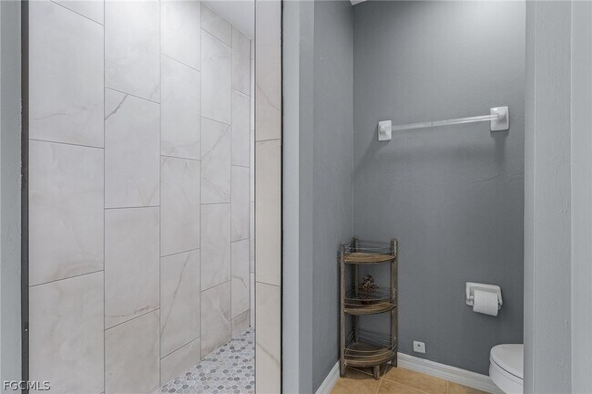 Building Photo - 4002 Oasis Blvd