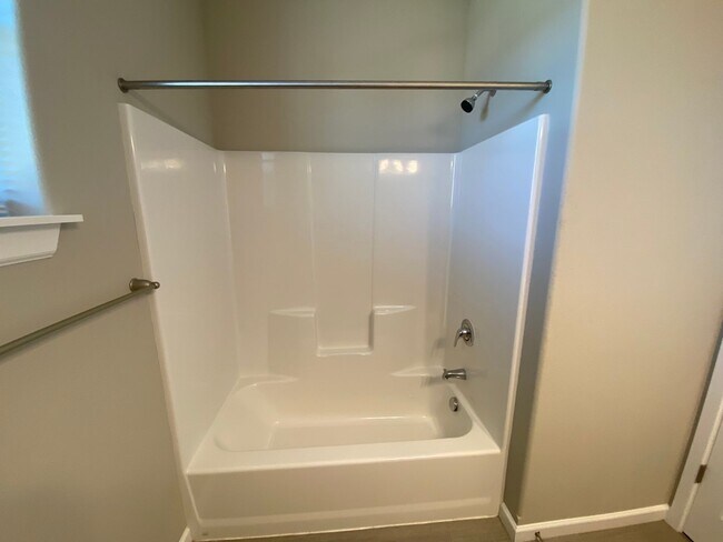 Building Photo - 556