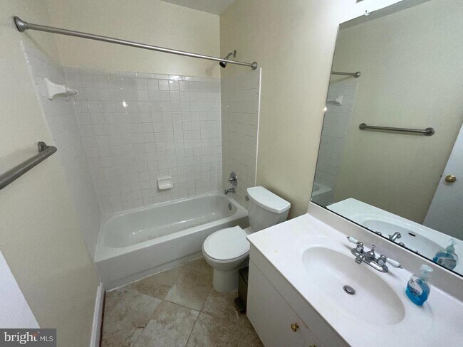 Building Photo - 9401 Royal Bonnet Terrace
