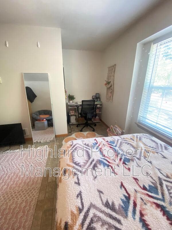 Building Photo - 1055 NE B St