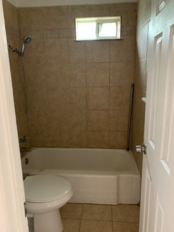 Building Photo - 515 S 52nd St