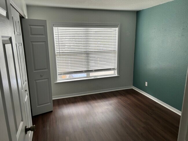 Building Photo - 7605 Pissarro Dr