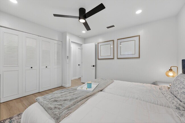 Building Photo - 800 Tropic Isle Dr