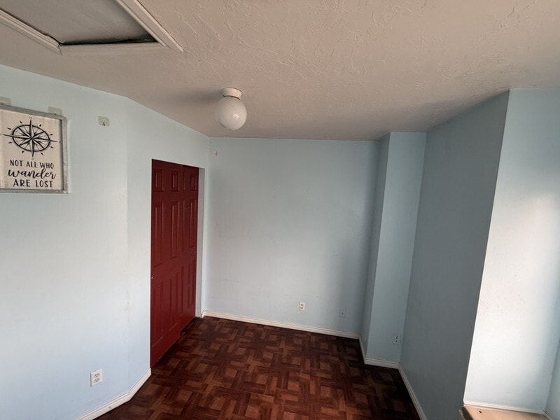 Building Photo - 147 Lakeview Dr