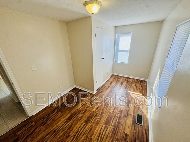 Building Photo - 335 Edgewood Rd