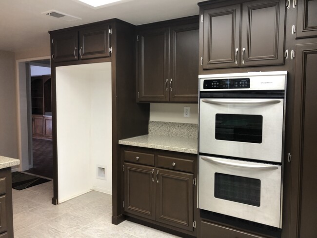 Kitchen - 7702 Duquesne Pl