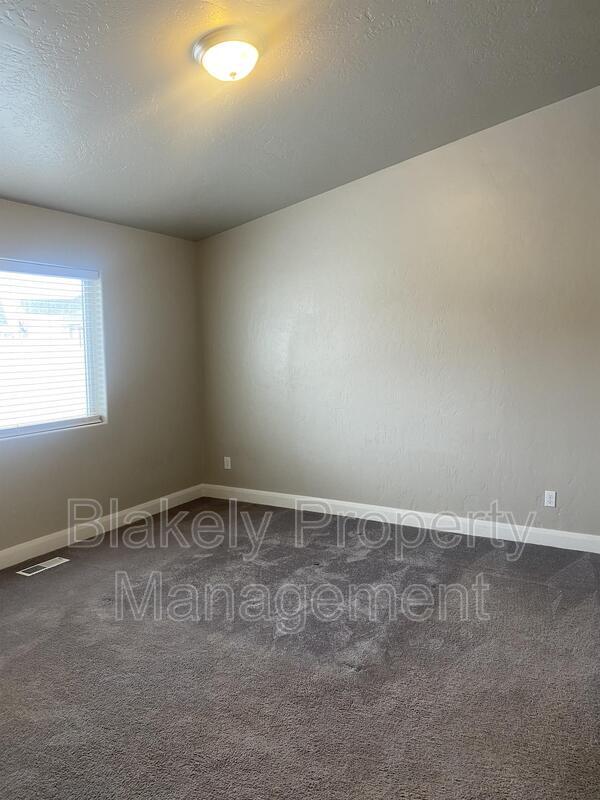 Building Photo - 1476 W Soldotna Dr