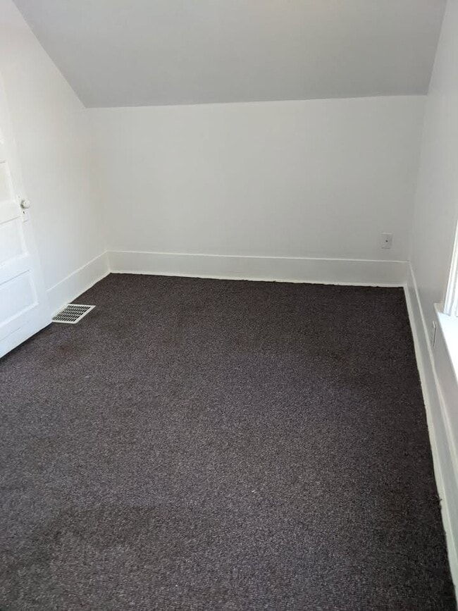 Building Photo - 512 1st Ave NE