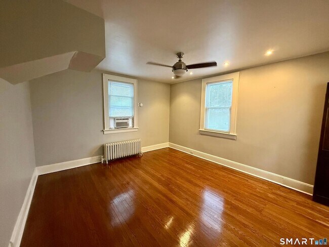 Building Photo - 64 Hickory St