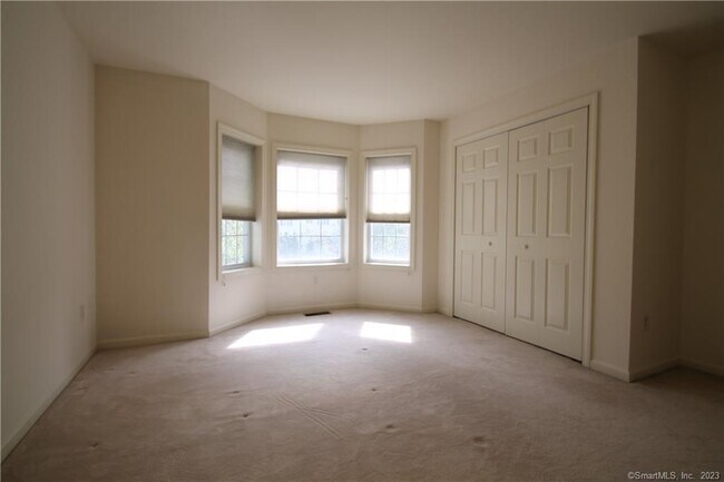 Building Photo - 1407 Larson Dr