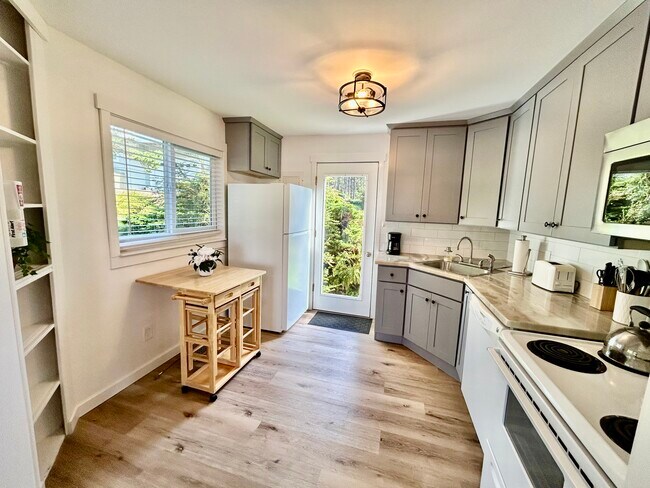 Building Photo - 1554 NW 35th Pl