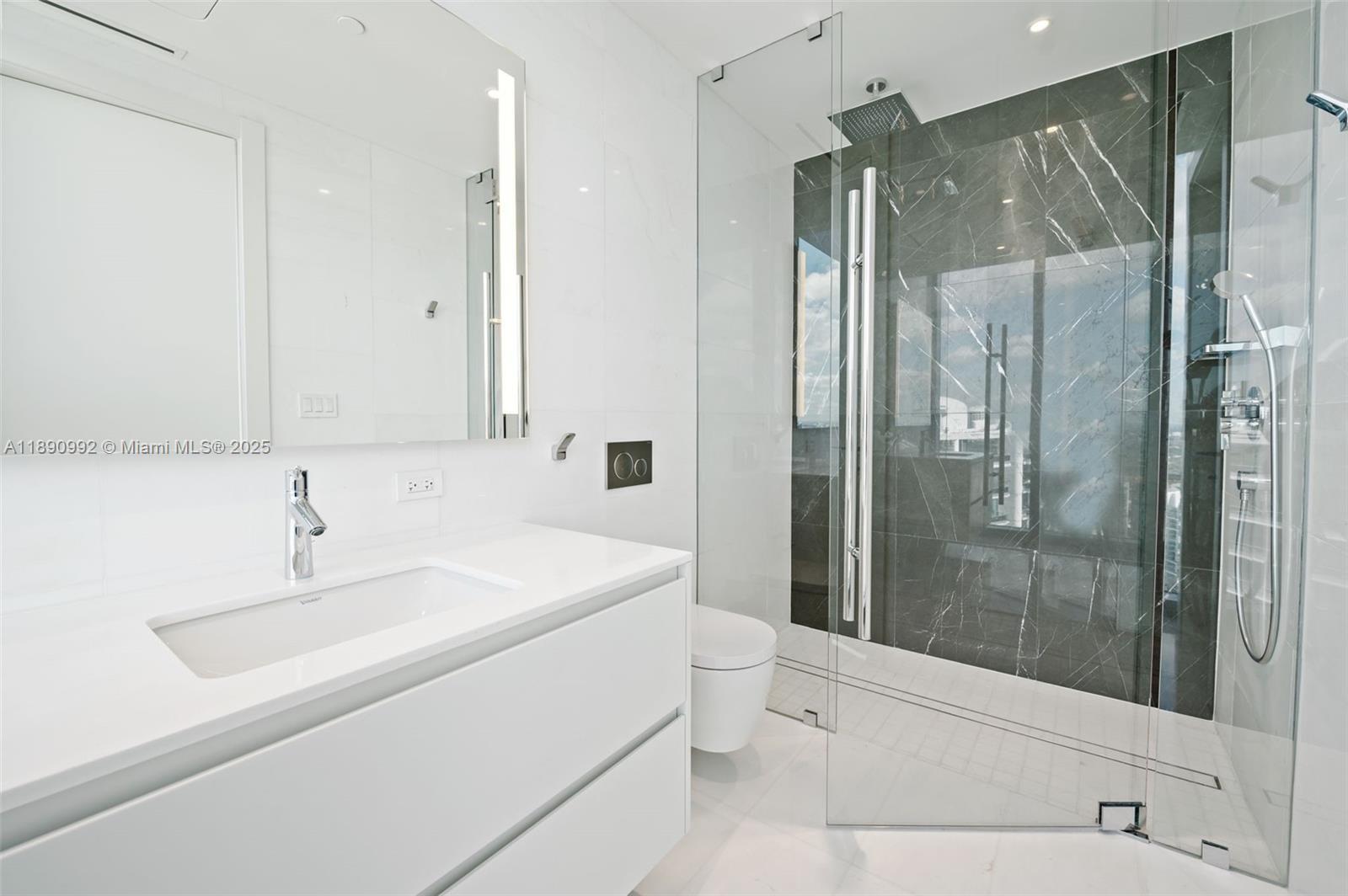 Building Photo - 300 Biscayne Boulevard Way