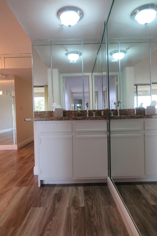 Building Photo - 6562 Boca Del Mar Dr