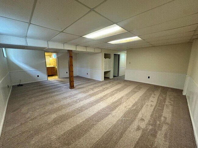 Building Photo - 3BR/3BA Home for Rent in J-town with Two Gar Garage and Large Deck!