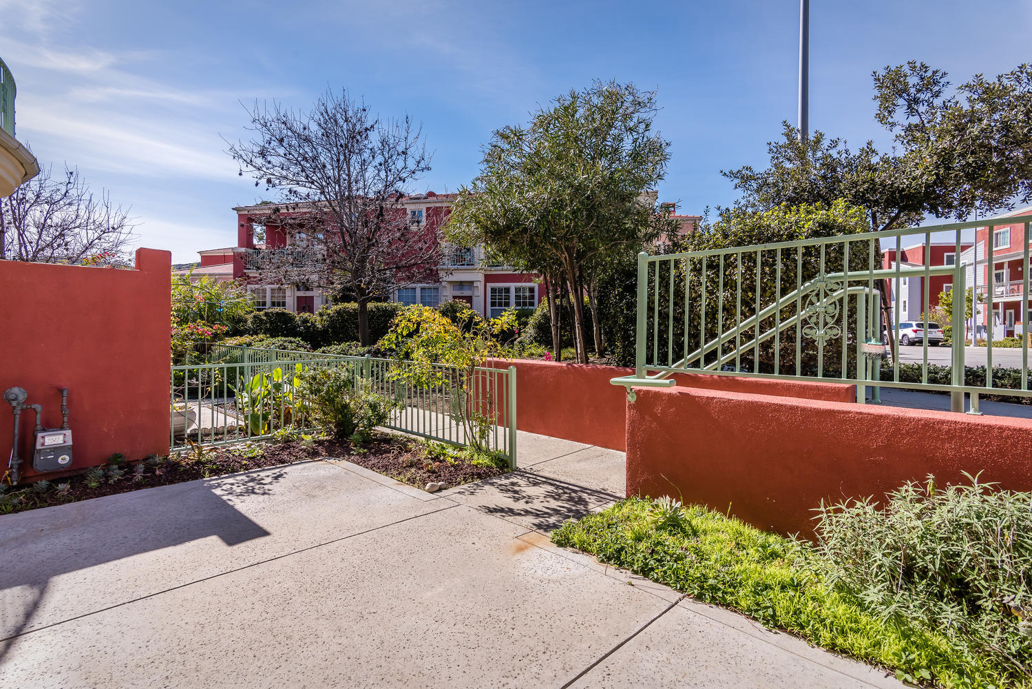 Building Photo - 903 Lawrence Dr