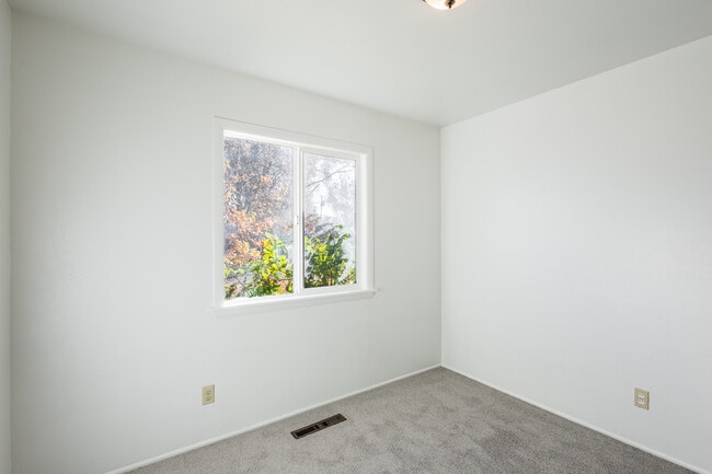 Building Photo - 1609 N Plateau Ave