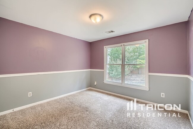 Building Photo - 1315 Bridle Path Dr