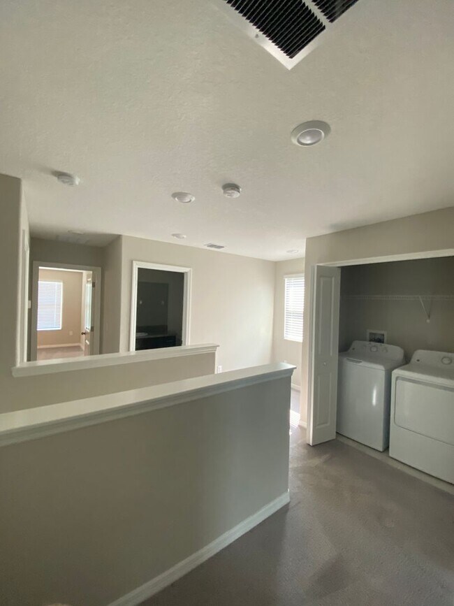 Building Photo - 7012 Samuel Ivy Dr