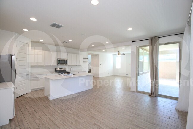Building Photo - 2438 E Warbler Rd