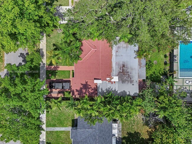 Building Photo - 4850 SW 5th Terrace