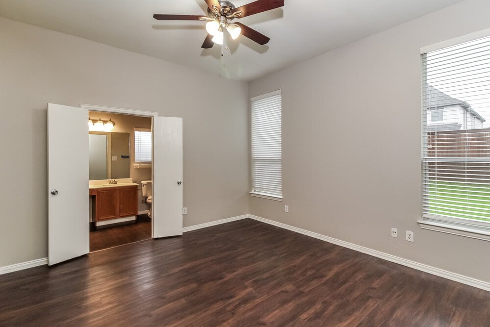 Building Photo - 4901 Fox Ridge Ln