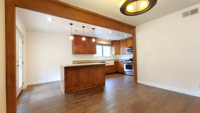 Building Photo - Appealing 3 Bedroom, 2 Bath Home In The NW...